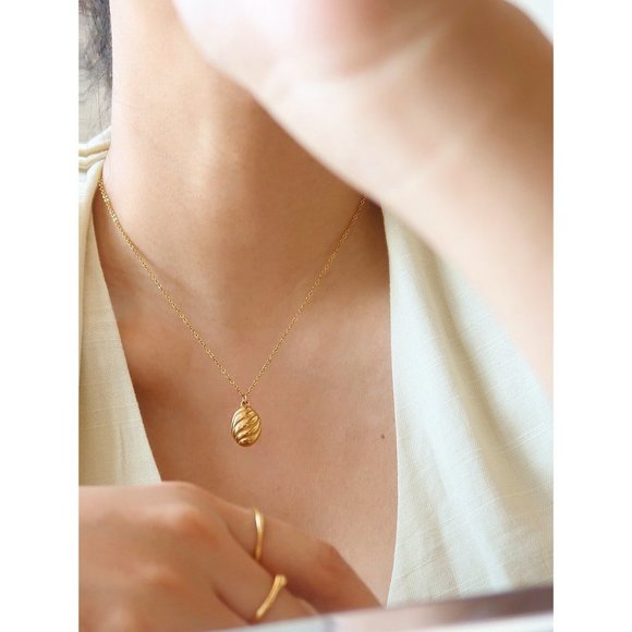 NEW 18K Gold Plated Braided Croissant Necklace - Picture 7 of 14